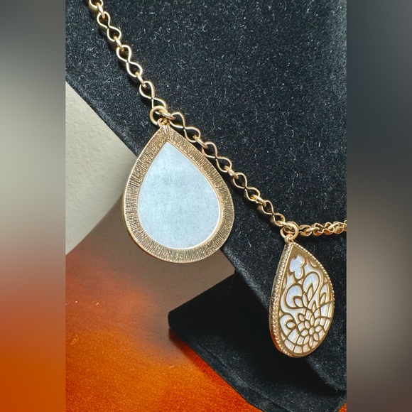 Necklace Metal Cut Out Shell Teardrop Collar Necklace - Picture 10 of 13